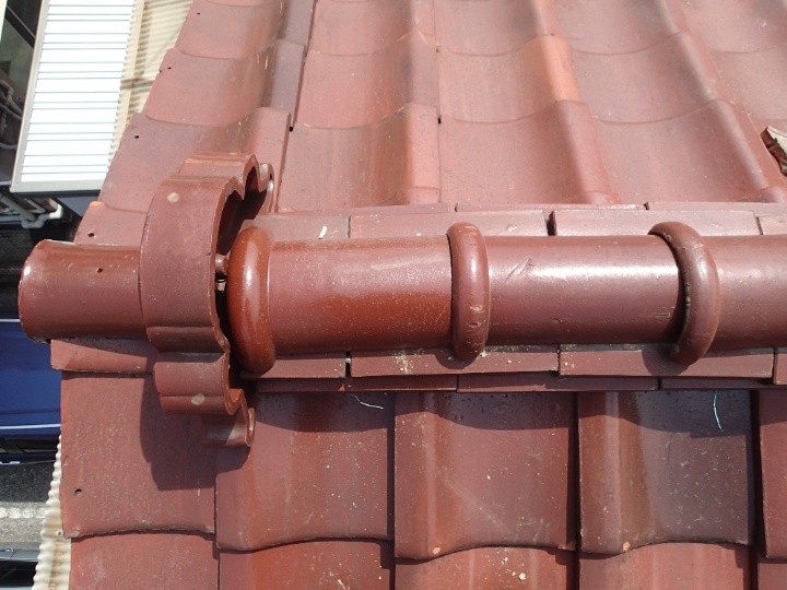 棟瓦の取り付けと調整