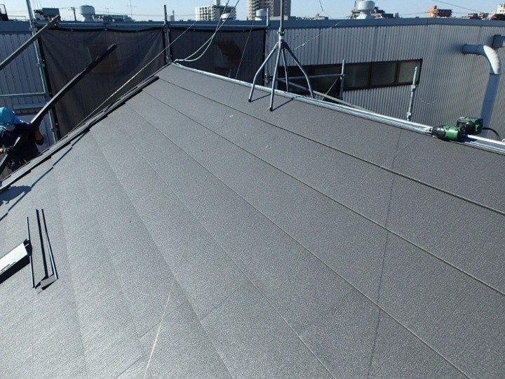 スーパーガルテクト本体の施工