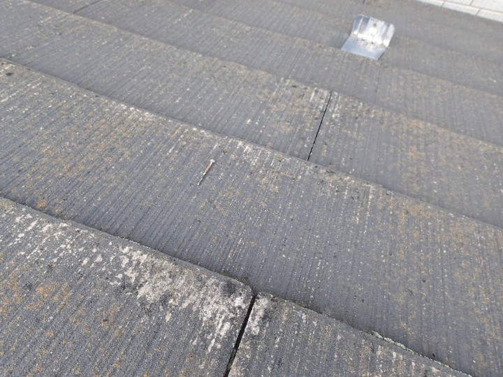 スレート表面の劣化と浮き