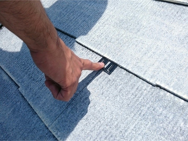 下塗り後にタスペーサーを設置