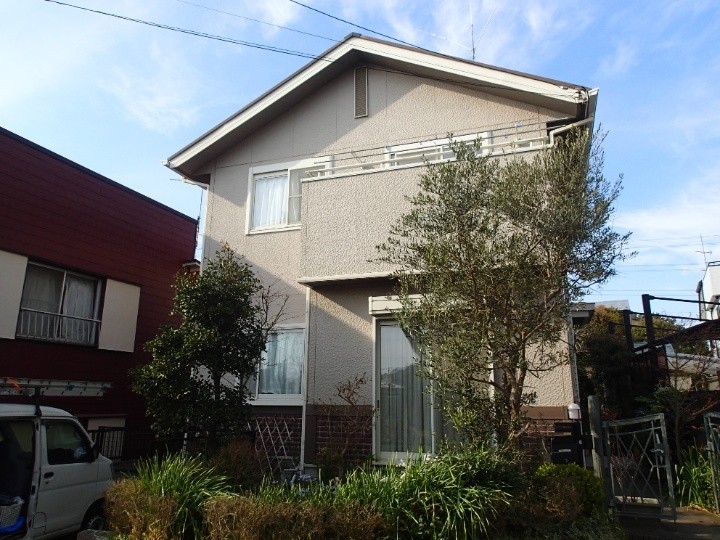 サイディング外壁の2階建て住宅