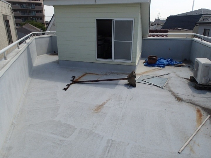 陸屋根全体のFRP防水の劣化