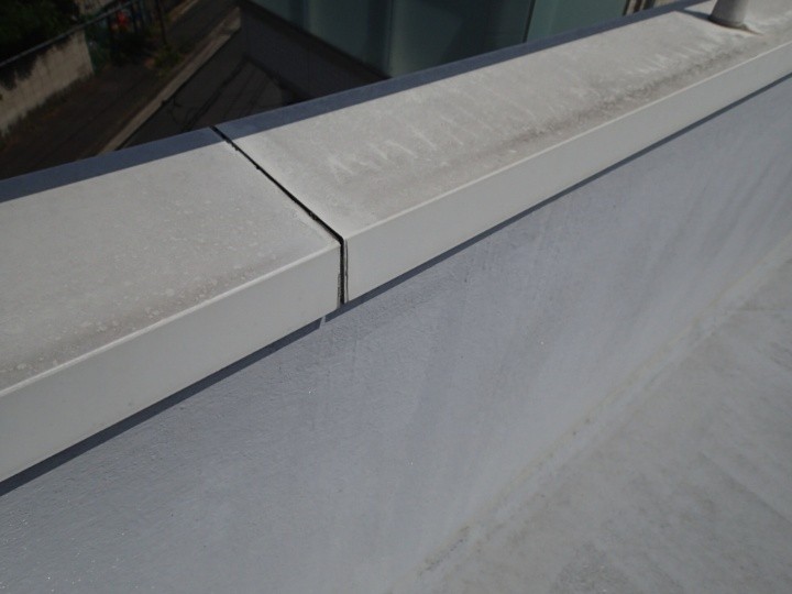 笠木継ぎ目の隙間