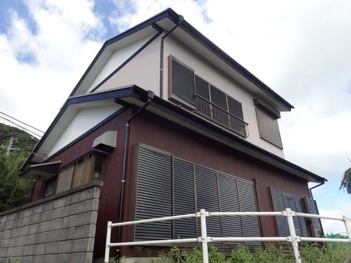 ヤネフレッシュSiとパーフェクトトップを採用して屋根外壁塗装を施工した外観