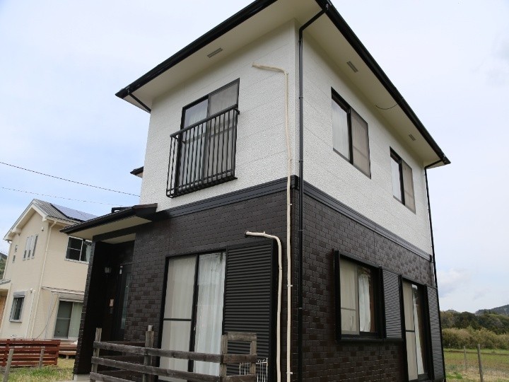 サーモアイSiとパーフェクトトップを用いた屋根塗装工事した外観