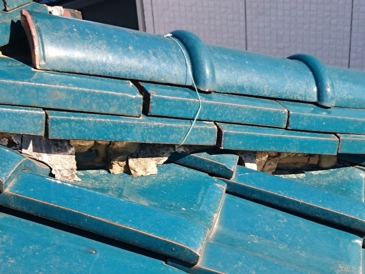 棟下の漆喰剥離を確認