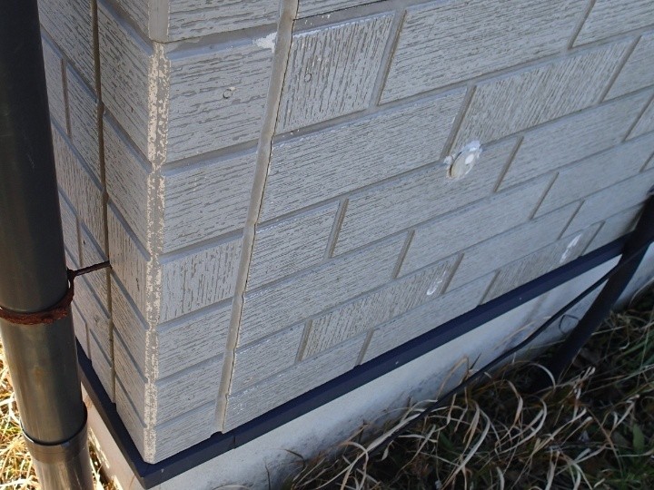 外壁の劣化を確認