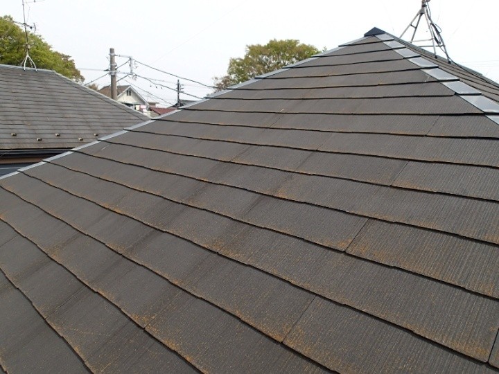 屋根は塗膜が劣化