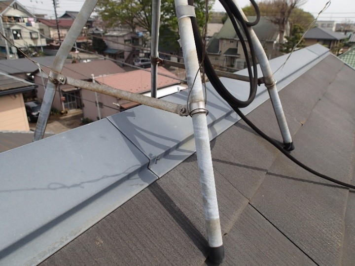 棟板金は釘が浮いた状態