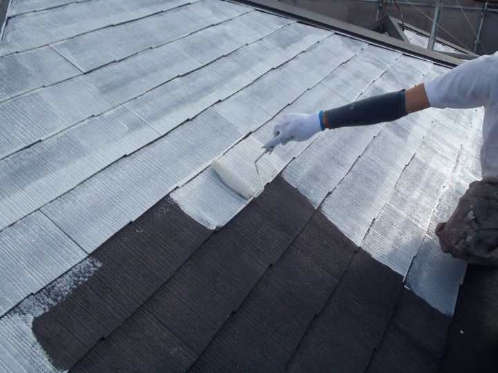 下塗り作業（サーモアイシーラー）