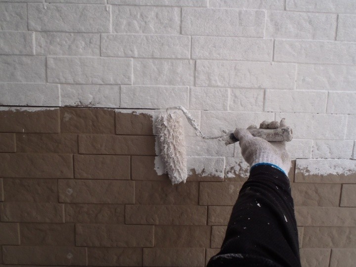 下塗り作業（パーフェクトサーフ）