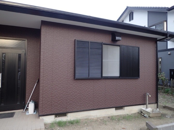 ナノコンポジットWを用いた外壁塗装作業