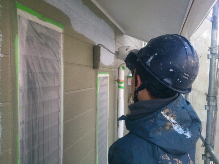 エラストコートを用いた中塗り上塗り作業（一層・二層）