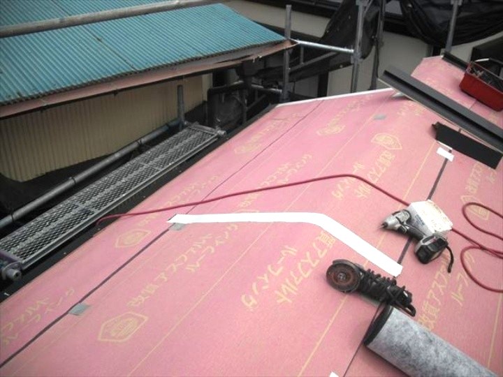 ルーフィング（防水シート）の施工