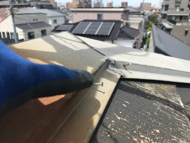 棟板金の釘抜け