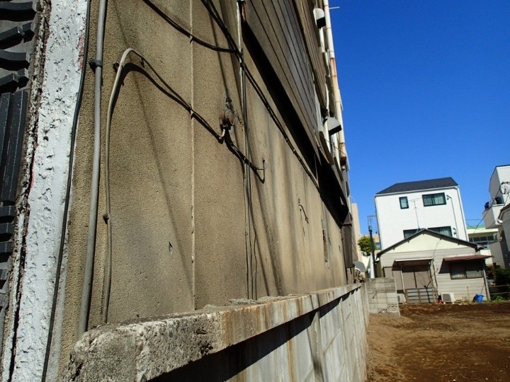 ALC外壁の劣化と付帯配管の状況