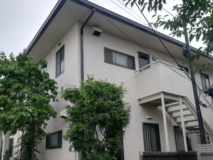 「屋根カバー工法と外壁塗装工事」を併せて実施したお住まい