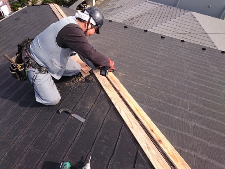 新しい貫板の設置と確実な固定