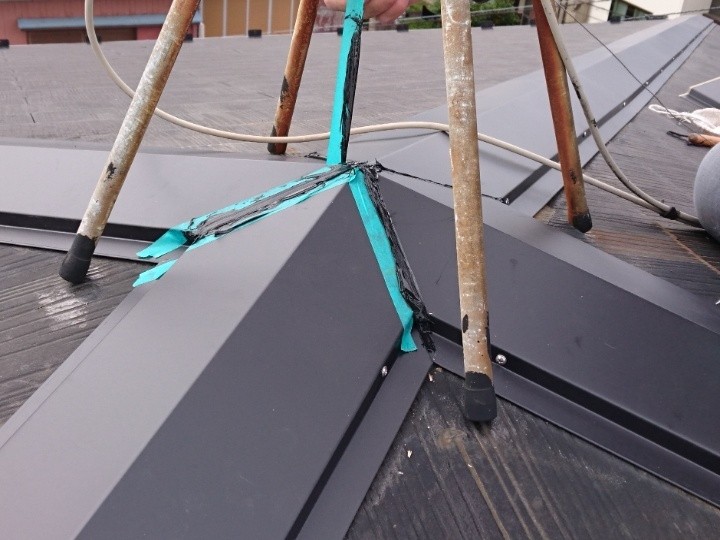 仕上げのコーキングと養生