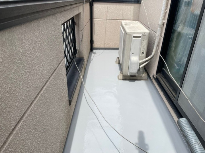 「改修用ドレンの設置工事とベランダのウレタン塗膜防水工事」を併せて実施した外観