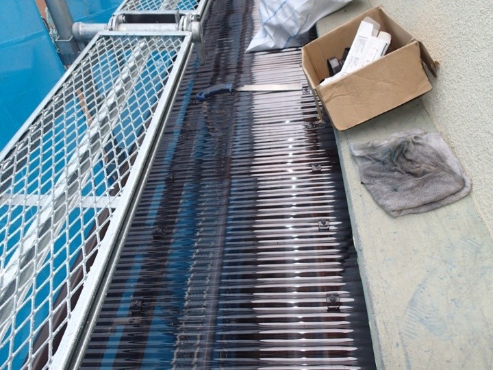 テラス庇のポリカ波板交換