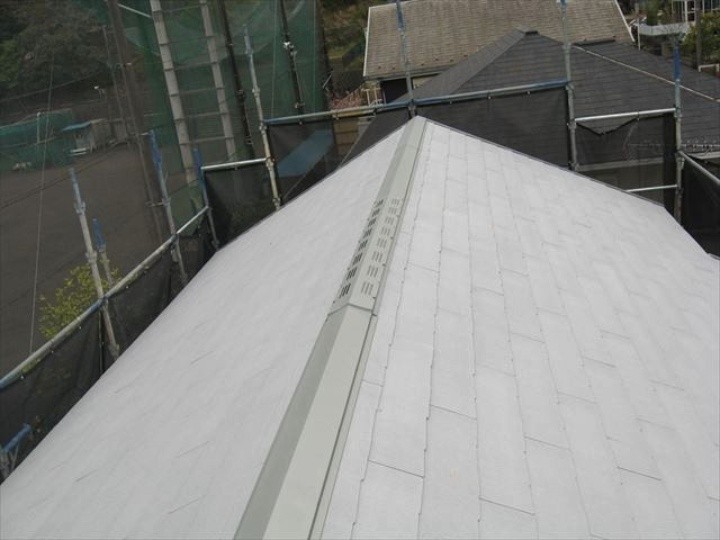 コロニアル遮熱グラッサを用いて屋根葺き替え工事を実施した住宅