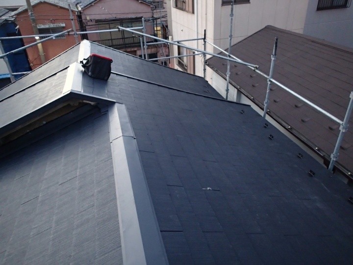 コロニアル屋根に葺き替え工事した外観