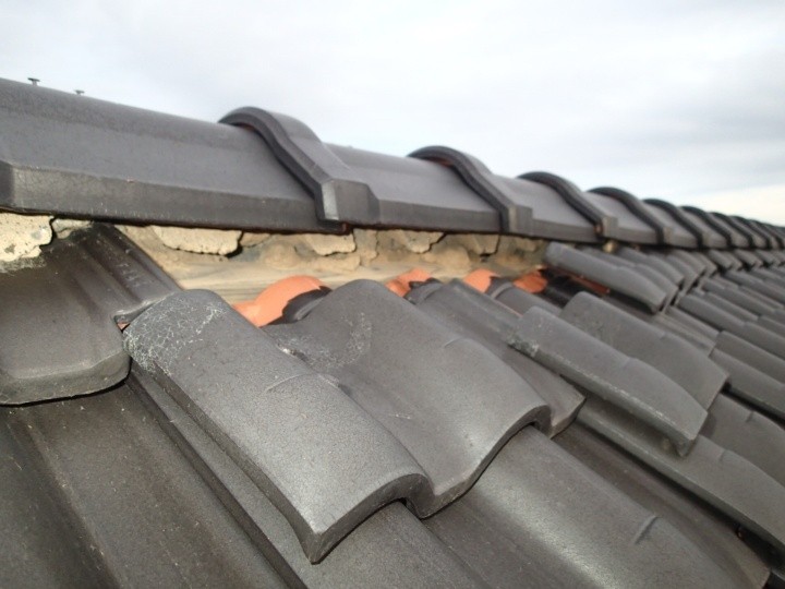 棟内部のしっくい崩れ