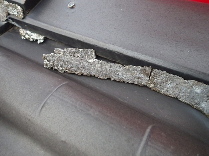 座りの悪くなった瓦の状況