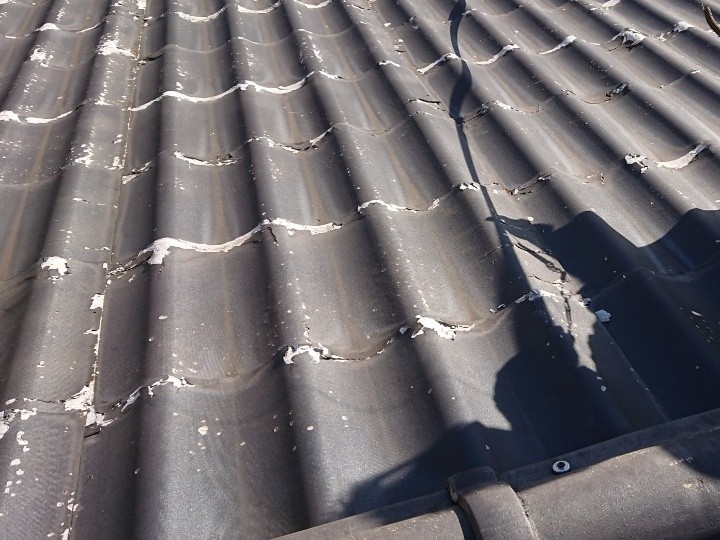 屋根材の部分的な剥離