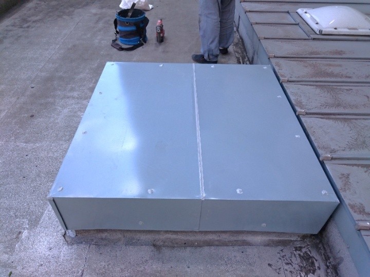 板金カバー工事を実施した天窓の外観