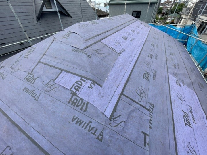 防水シート（ルーフィング）の敷設