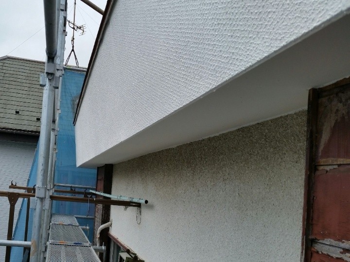 モルタル外壁の「落下防止工事と塗装工事」を施工した住宅