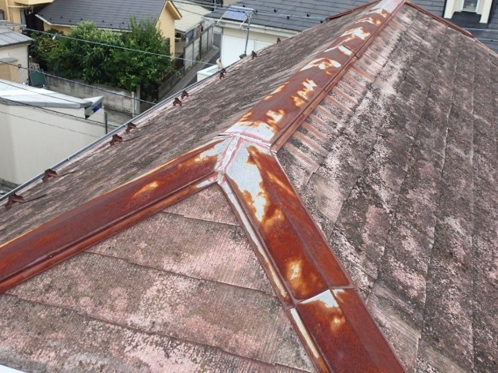 棟板金全体の錆びと退色