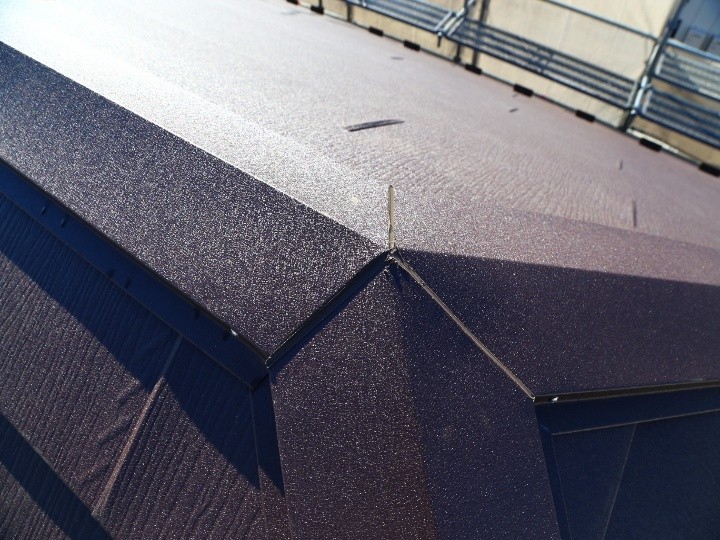 棟板金の取り付けと仕上げ