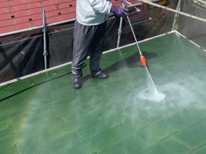 高圧洗浄で下地を整える