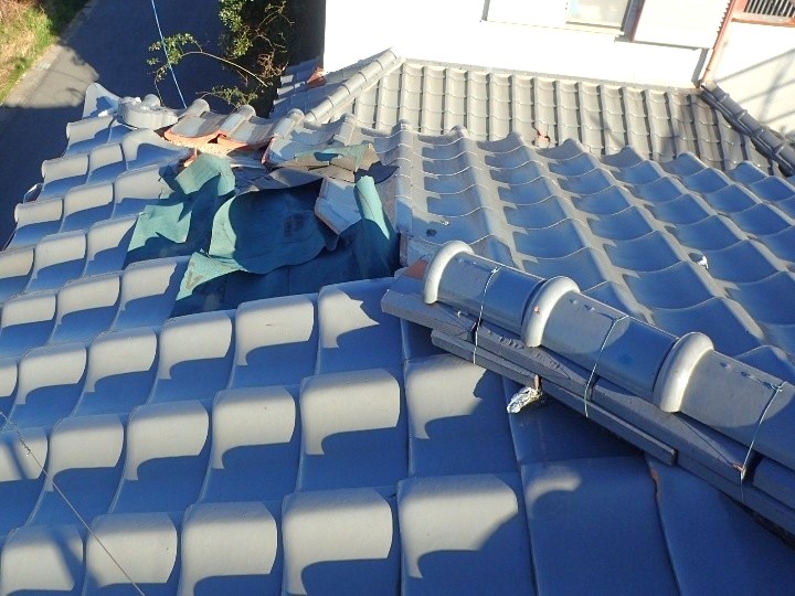 棟瓦の崩壊状況の確認