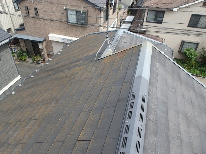 スレート全体の色あせと経年劣化