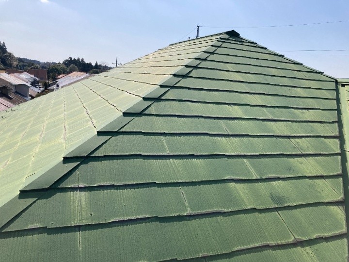 屋根全体の色褪せと退色の確認