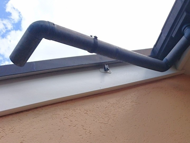 雨樋のずれと排水方向の確認