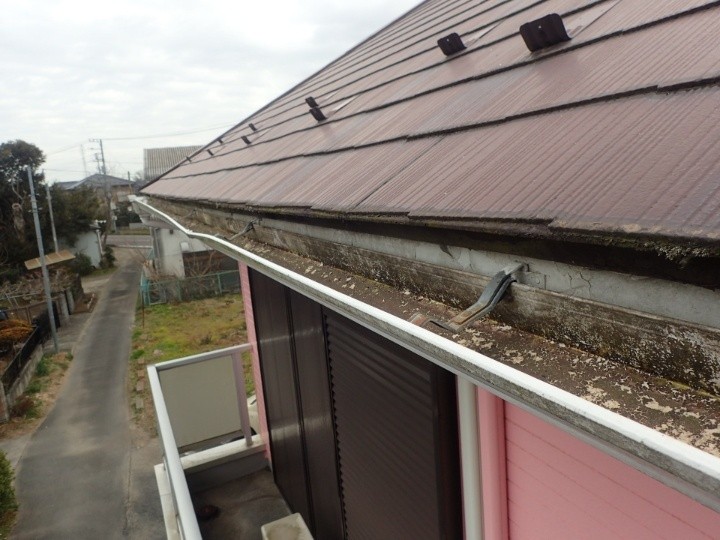 軒先部と金具の歪み