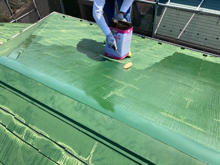 下塗りで塗膜の基礎づくり