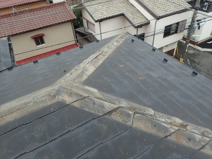 下地補強と屋根表面の清掃