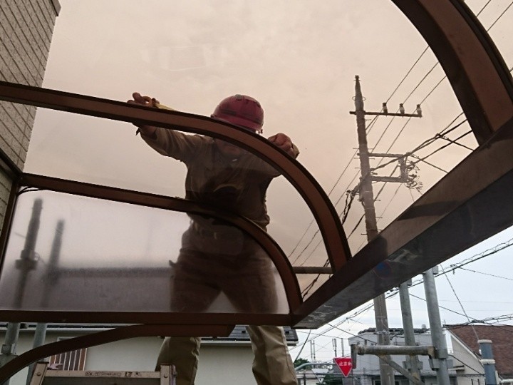 新しいポリカパネルの取り付け