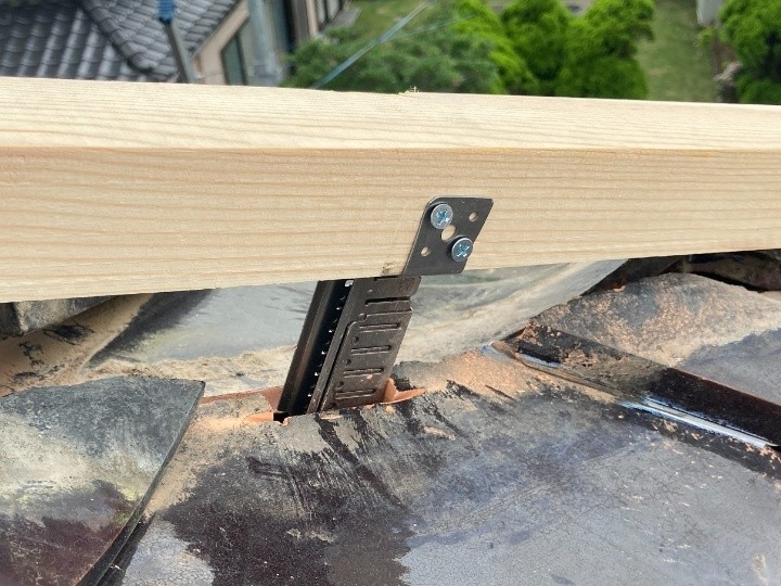 強力棟金具の設置