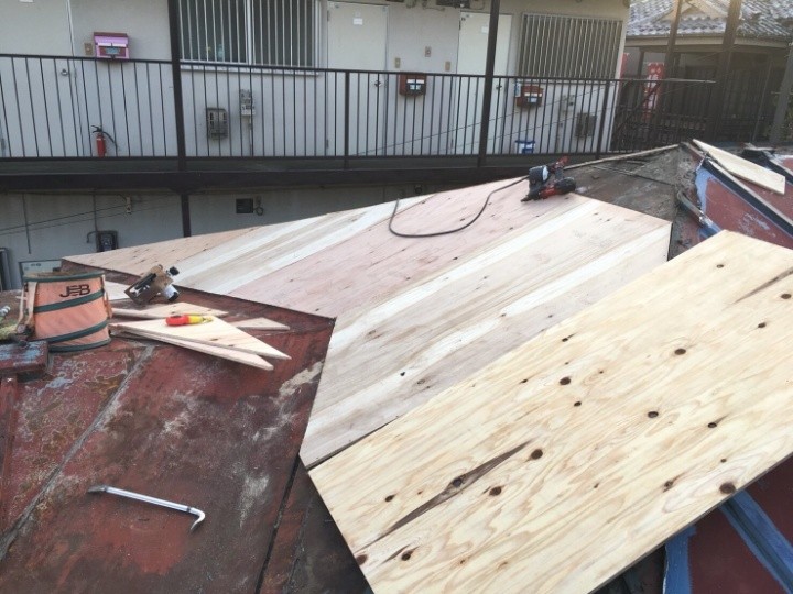 野地板の増張りで下地補強