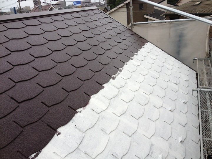 屋根中塗りと遮熱仕上げ