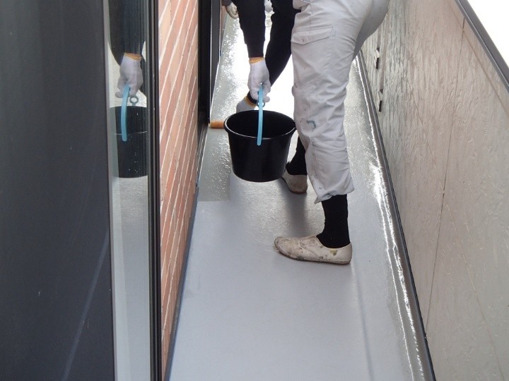 下地処理とプライマー塗布