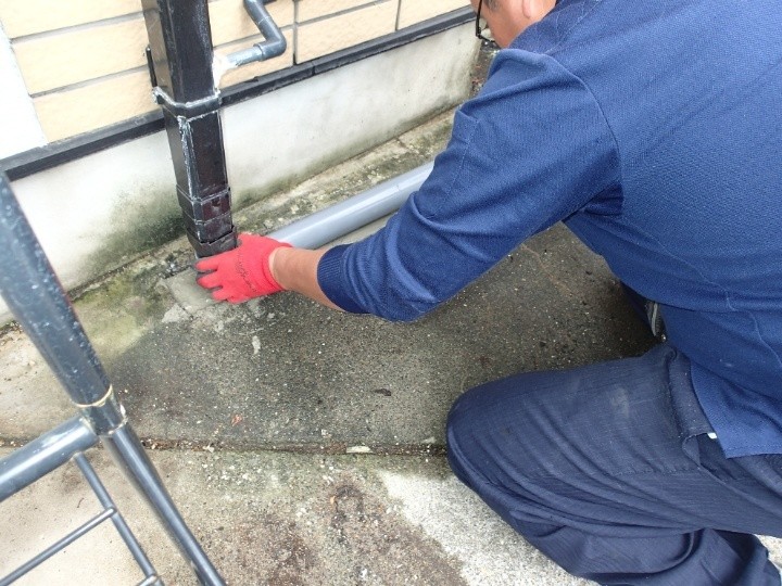 新しい排水パイプの設置