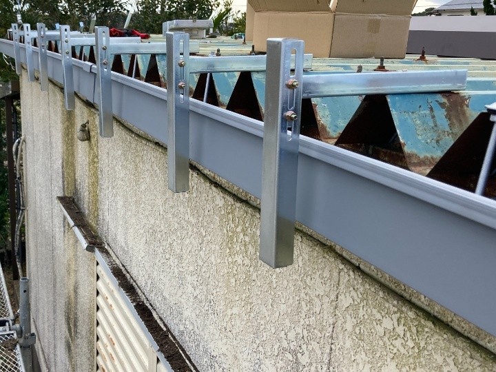 鼻隠しパネル用金具の設置